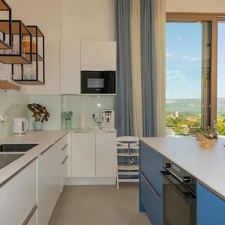 Modern And Luxurious With Swimming Pool In Zmijavci