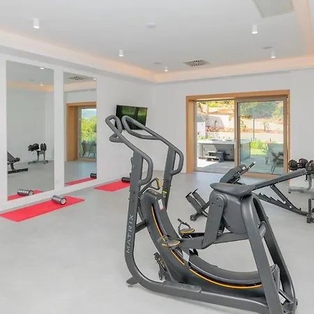 Modern And Luxurious With Swimming Pool In Villa