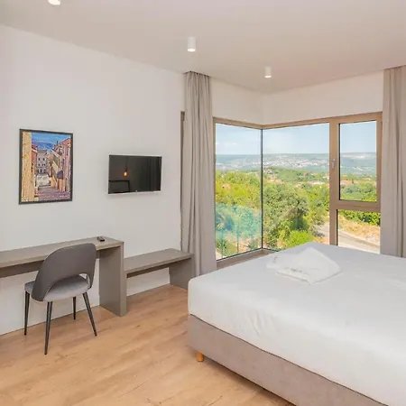 Modern And Luxurious With Swimming Pool In Zmijavci
