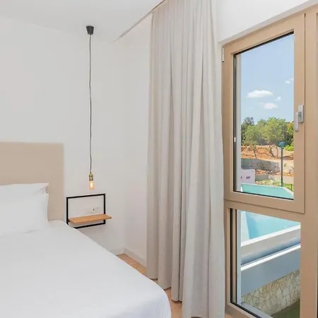 Modern And Luxurious With Swimming Pool In * Zmijavci